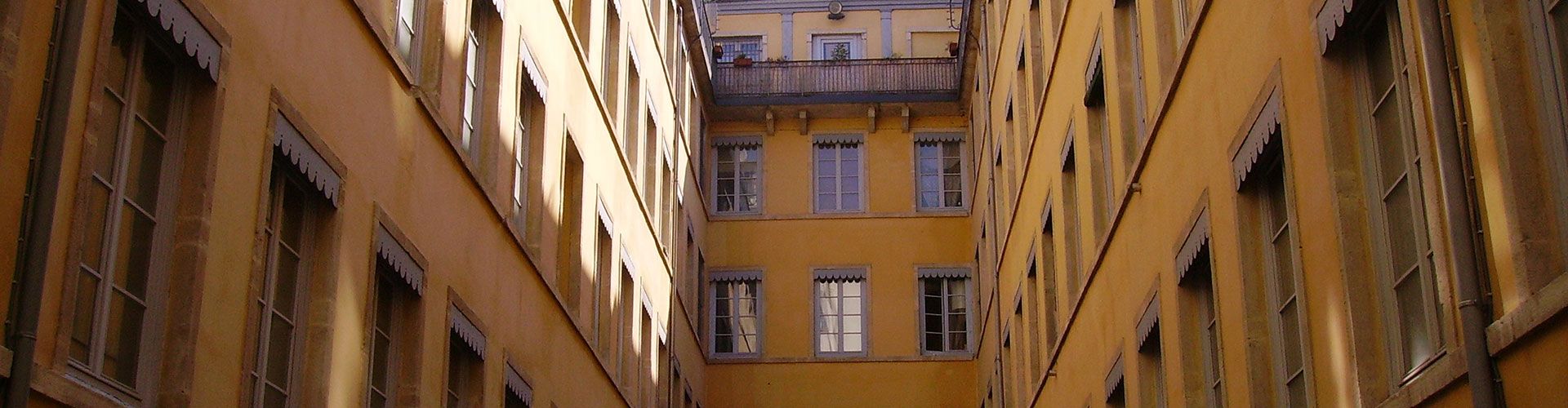 Les traboules de la Croix-Rousse et le mur des Lyonnais célèbres